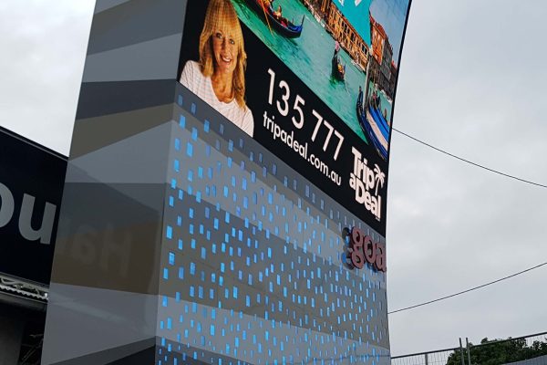 The largest curved digital billboard structure in the southern hemisphere were manufactured and installed by Versatile Structures